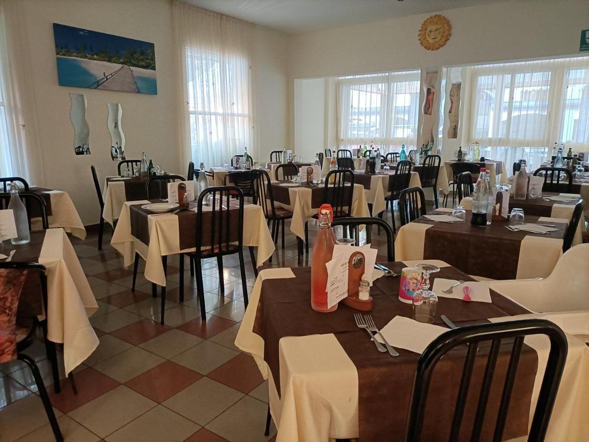 Oasi Del Mare Hotel Rimini Kültér fotó