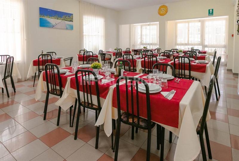 Oasi Del Mare Hotel Rimini Kültér fotó