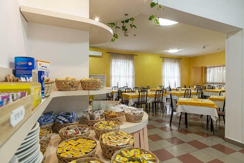 Oasi Del Mare Hotel Rimini Kültér fotó