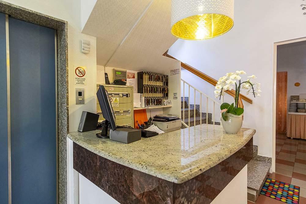 Oasi Del Mare Hotel Rimini Kültér fotó